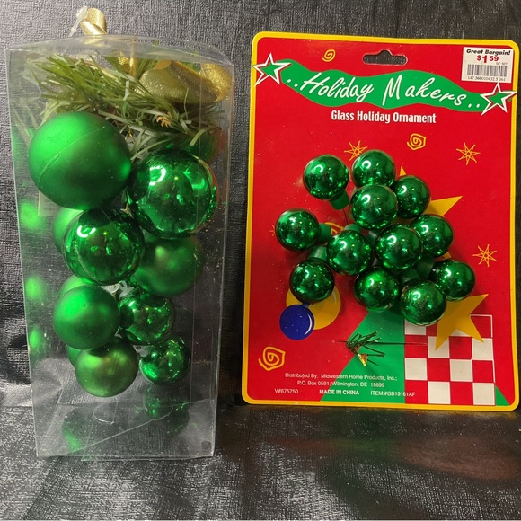 Classic Christmas Green Clusters
Ball Ornaments - Picture 1 of 6